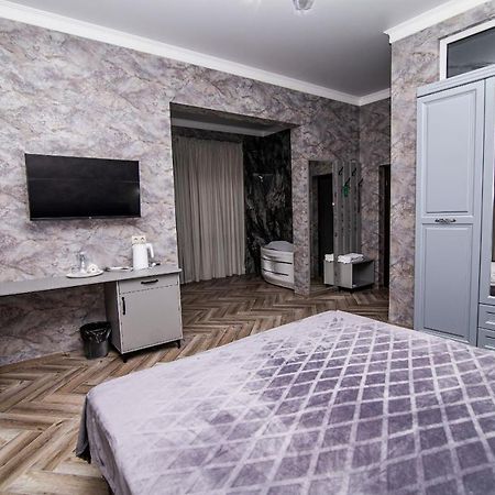 Hotel Black Sea Sukhumi Exterior photo