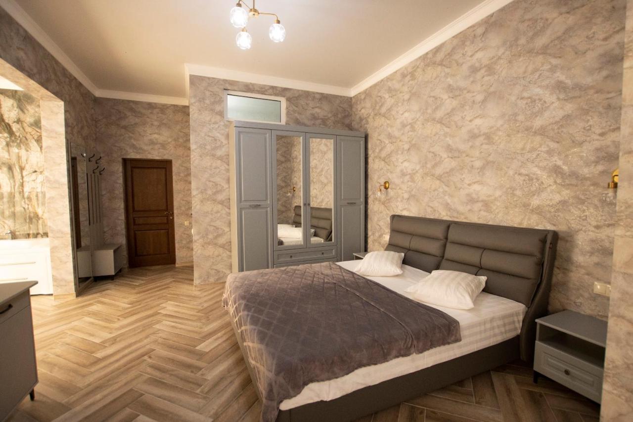 Hotel Black Sea Sukhumi Exterior photo